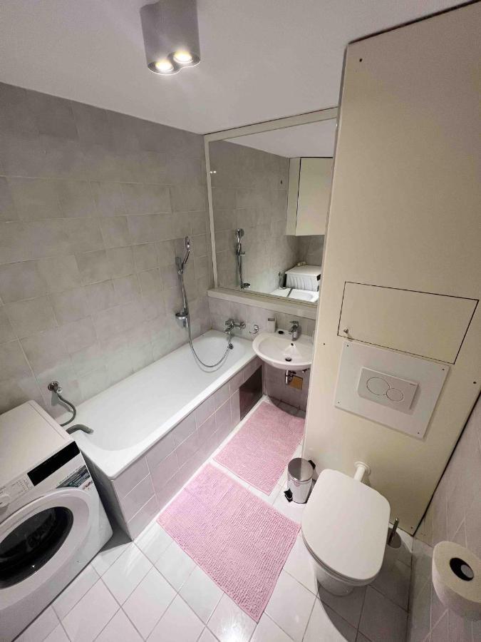 Comfy Flat In City-free Parking