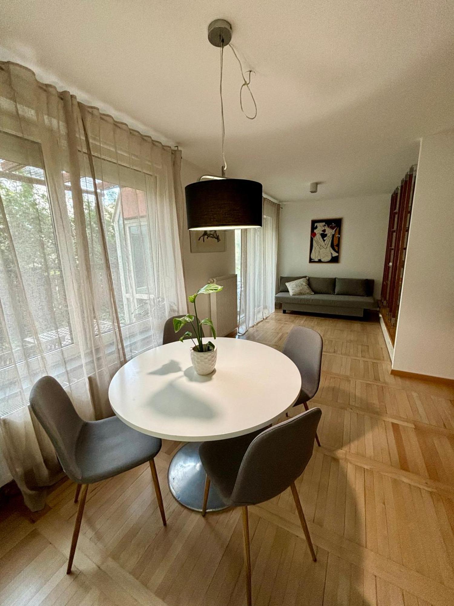 Comfy Flat In City-free Parking